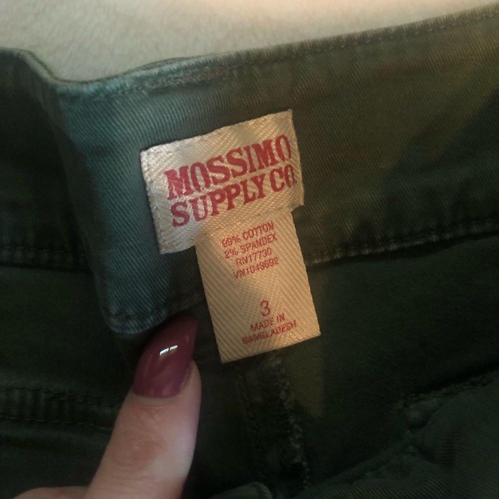 SHORTS - Picture 3 of 3